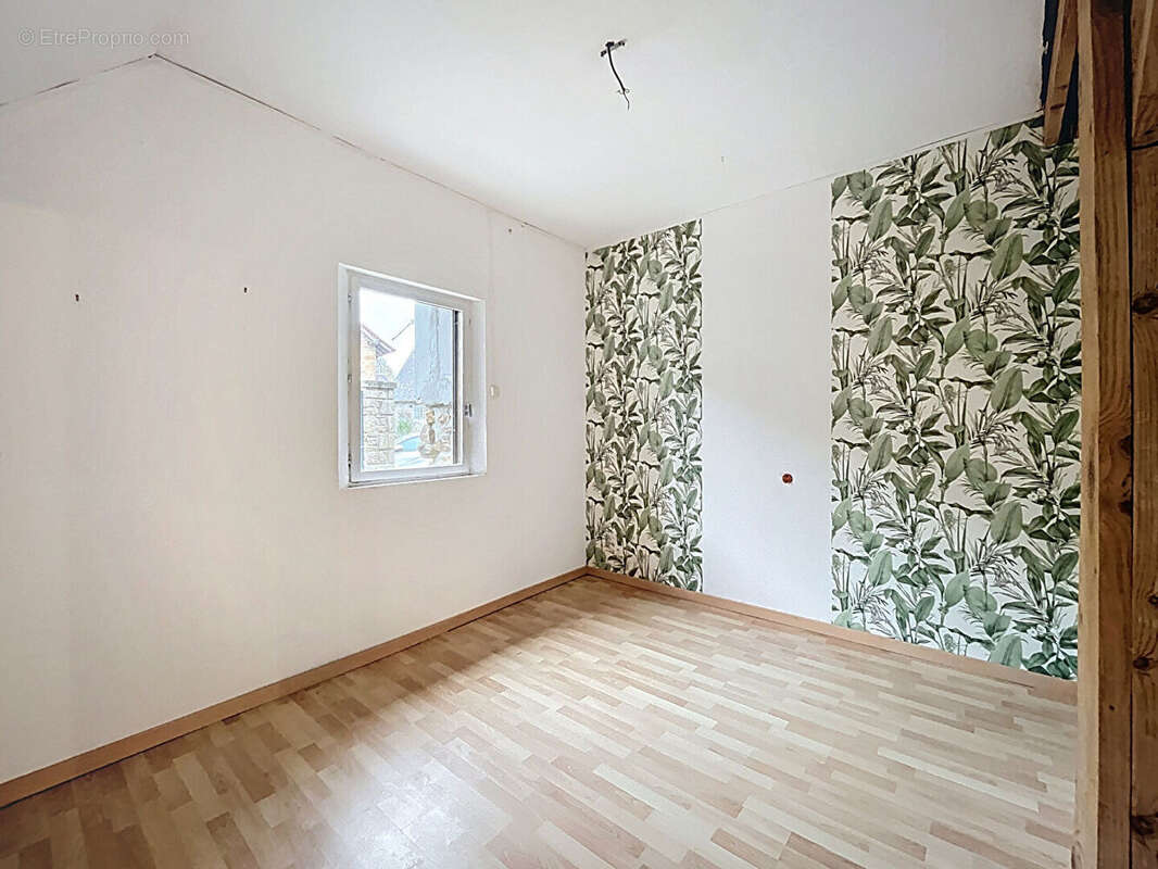 Maison à MAGNAC-BOURG