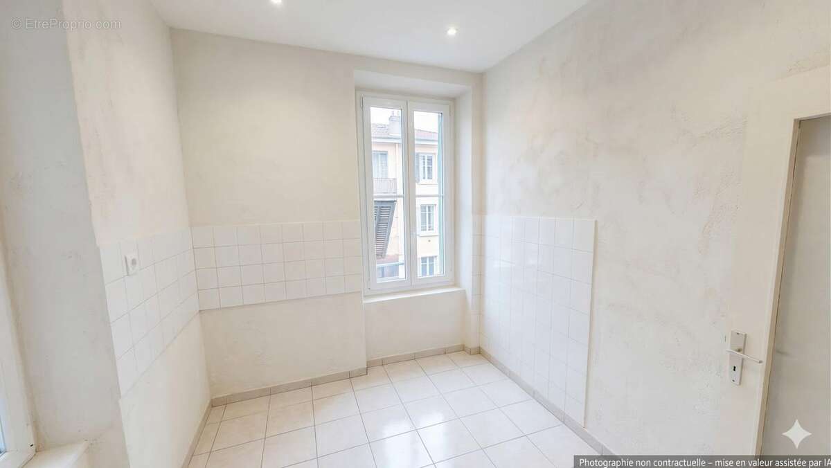 Appartement à CONTES