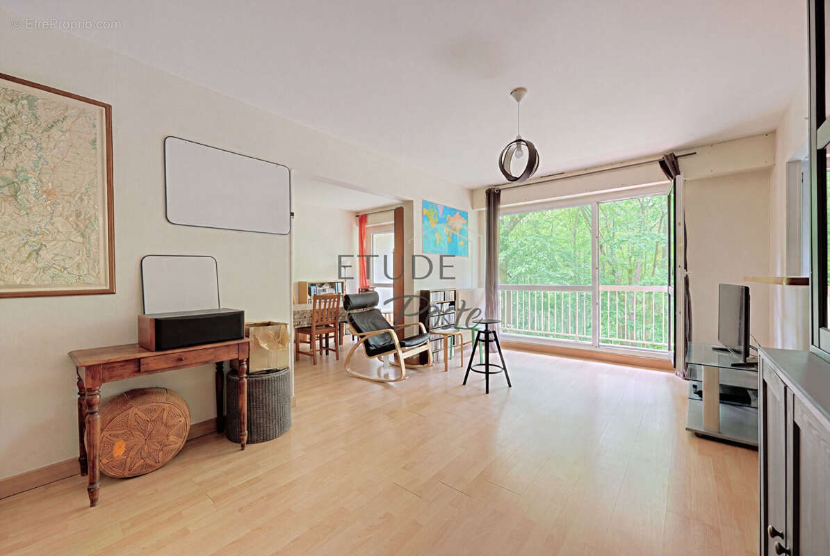 Appartement traversant au calme avec balcon et ascenseur - photo 2