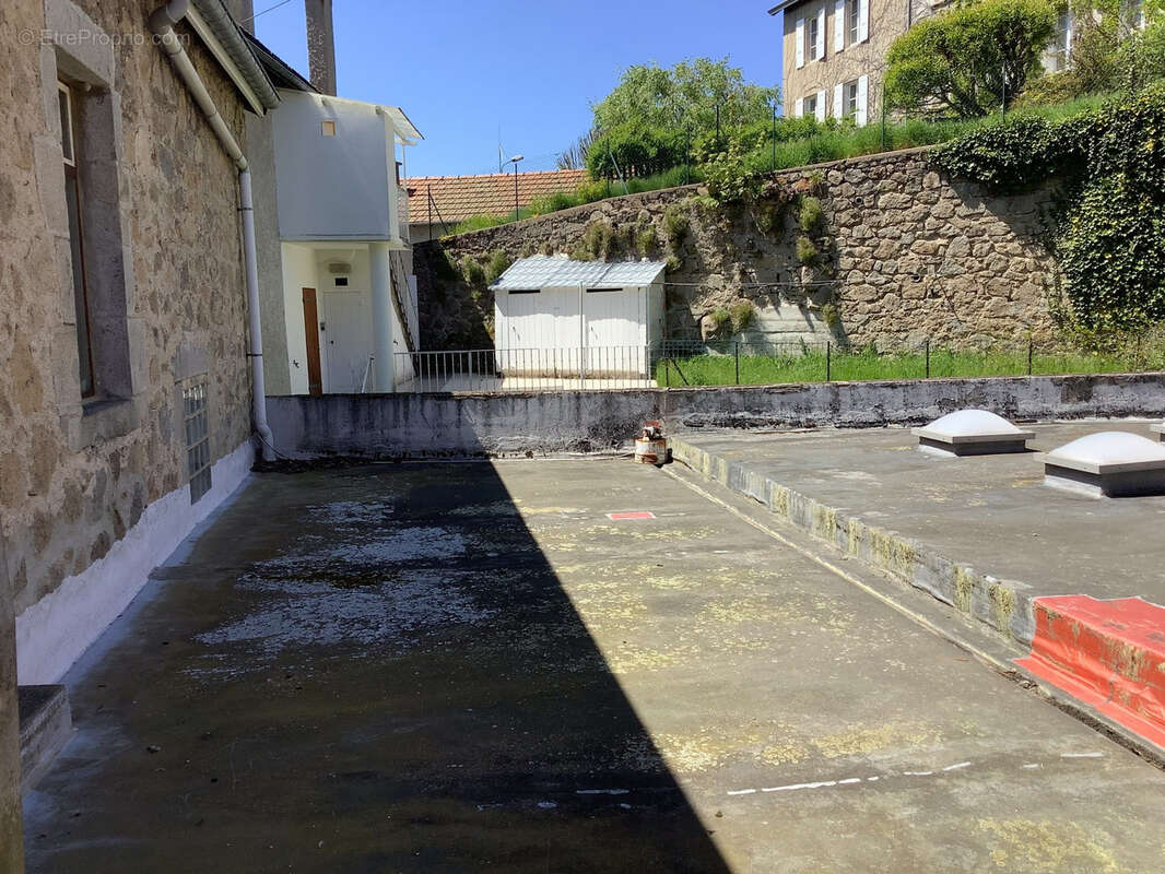 Commerce à LE CHAMBON-SUR-LIGNON