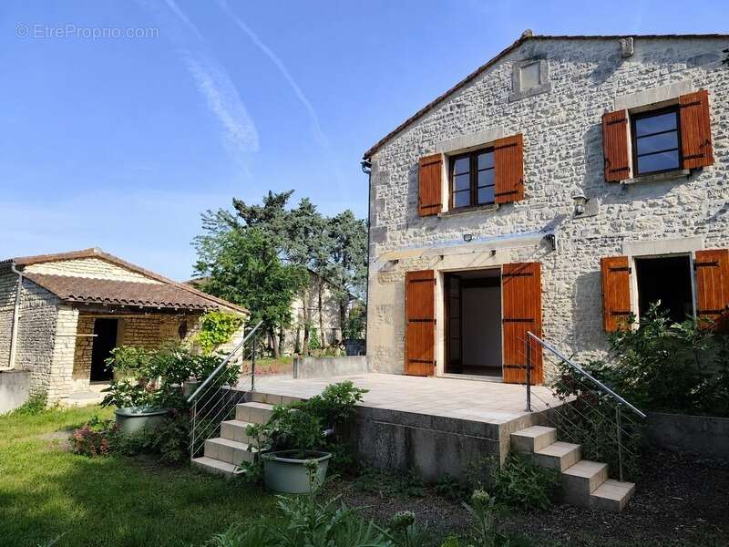 Maison à HIERSAC