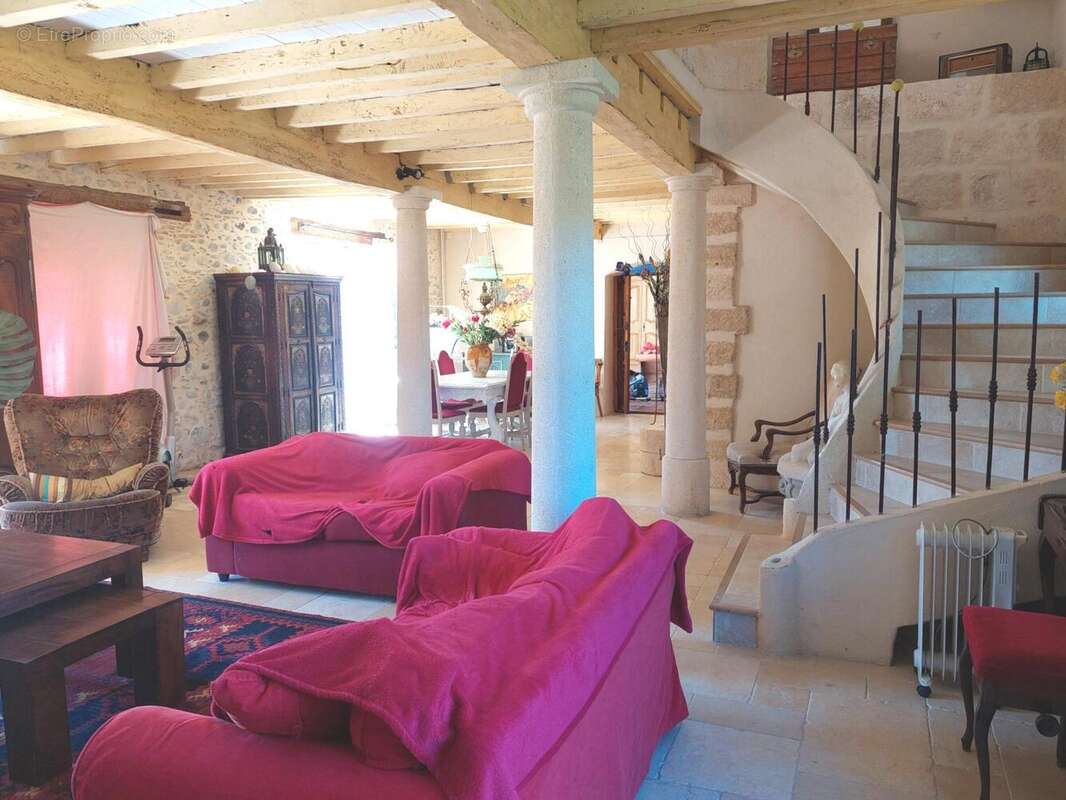 Maison à VILLENEUVE-DE-RIVIERE