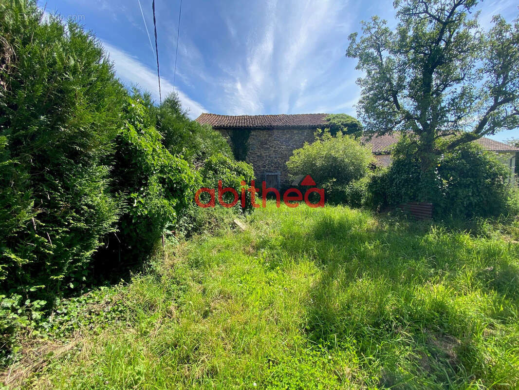 Maison de village et grange à rénover avec terrain constructible - photo 4