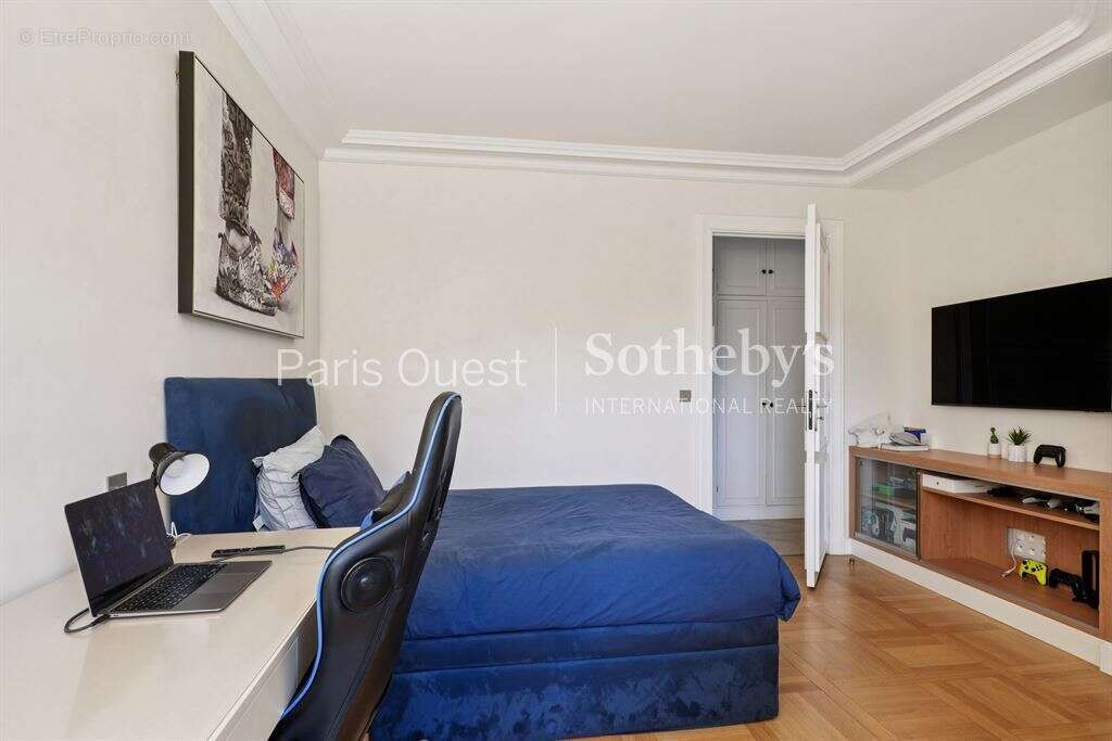 Appartement à NEUILLY-SUR-SEINE