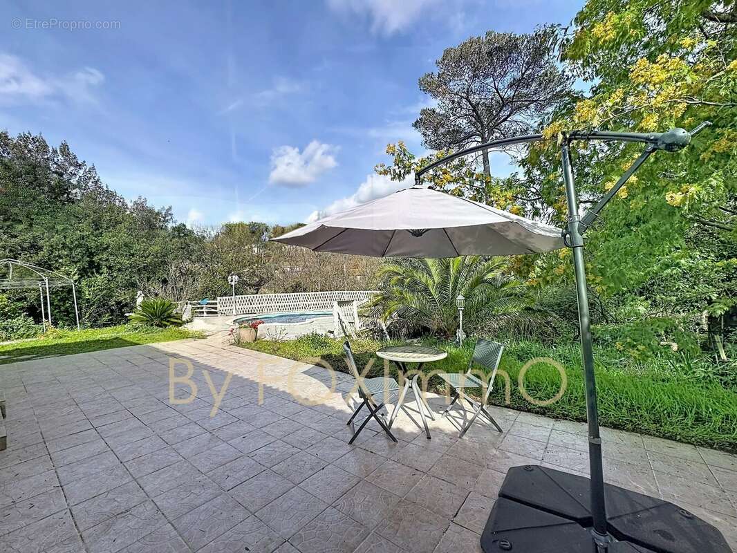 Maison à ROQUEFORT-LES-PINS