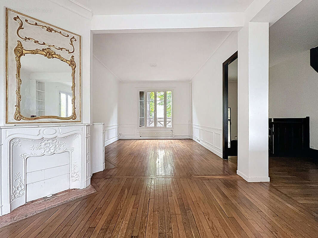 Maison à SURESNES