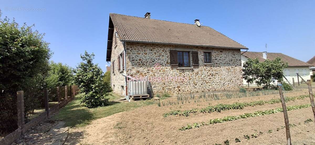 Maison à LANOUAILLE