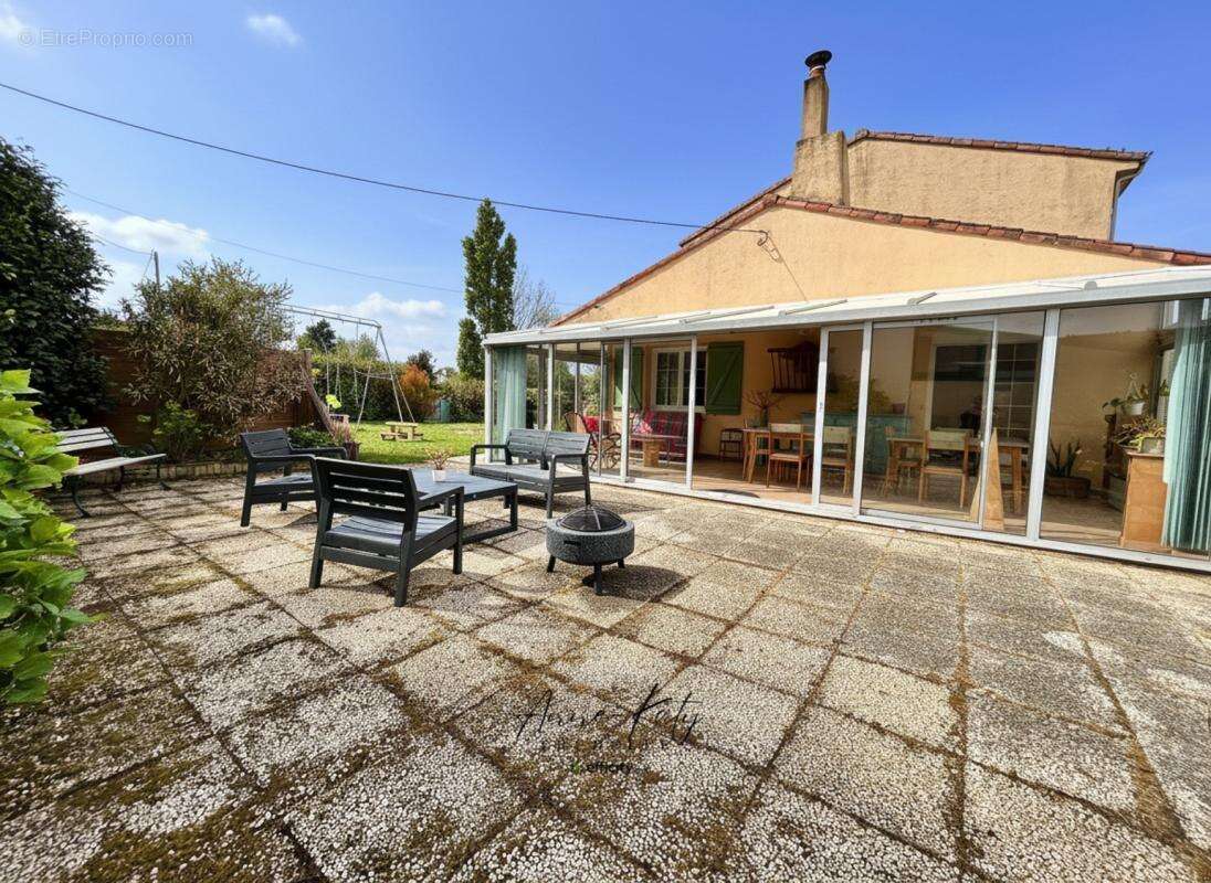 Maison à SAINT-GEORGES-DE-POINTINDOUX