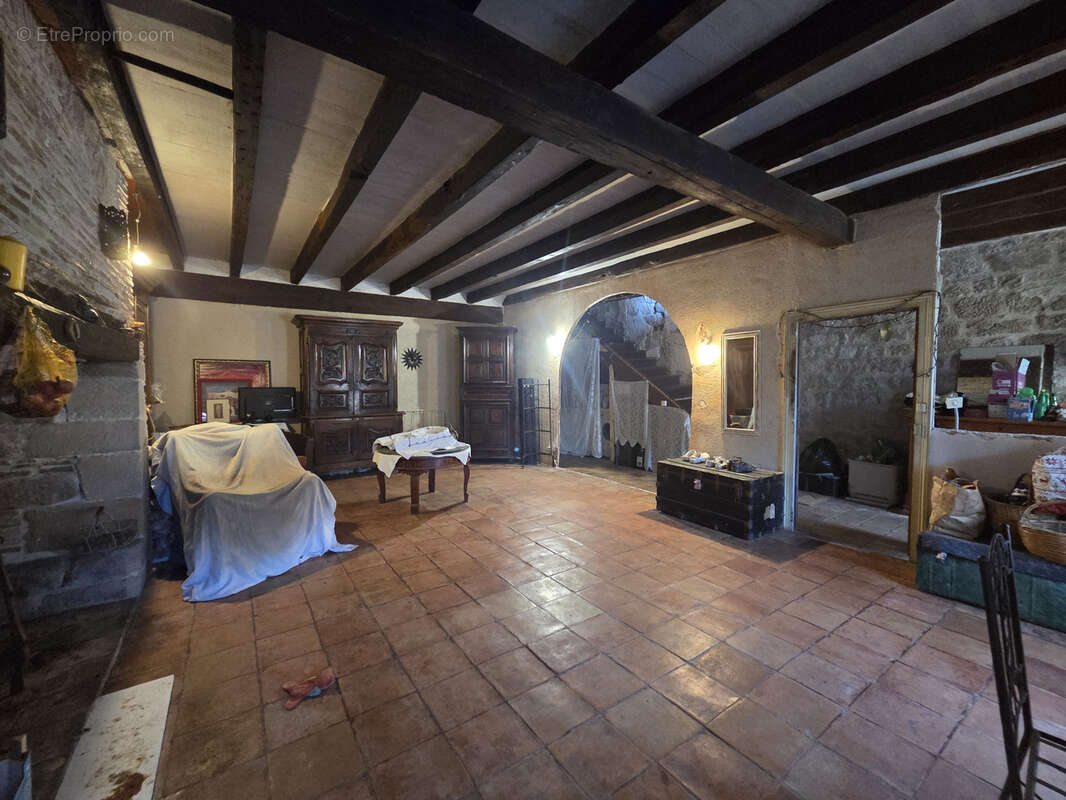 Maison de village de 228 m2 à rénover à fort potentiel - photo 7