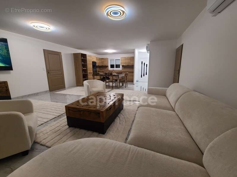 Maison à SAINT-JEAN-D'ANGELY