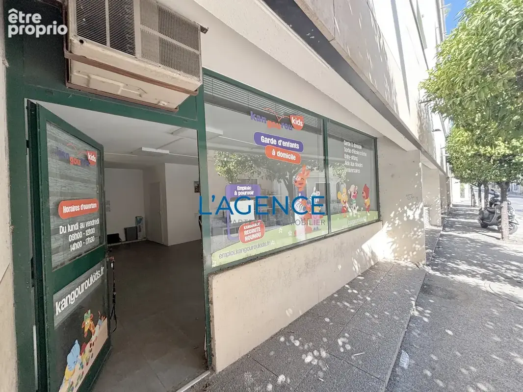 LOCAL COMMERCIAL EN REZ DE CHAUSSE DE 49 m2  avec grande vitrine en plein coeur du centre ville - photo 3