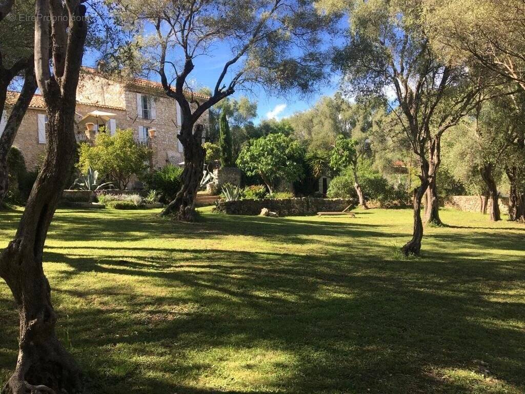 Appartement à ROQUEFORT-LES-PINS