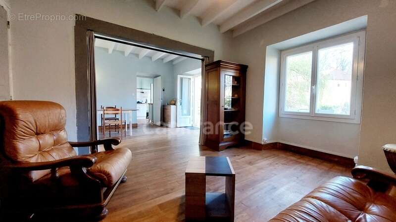Maison au centre du village Prats du Périgord, 92m2, 4 pièces, 3 chambres, jardin, puits, grange avec fort potentiel - photo 16