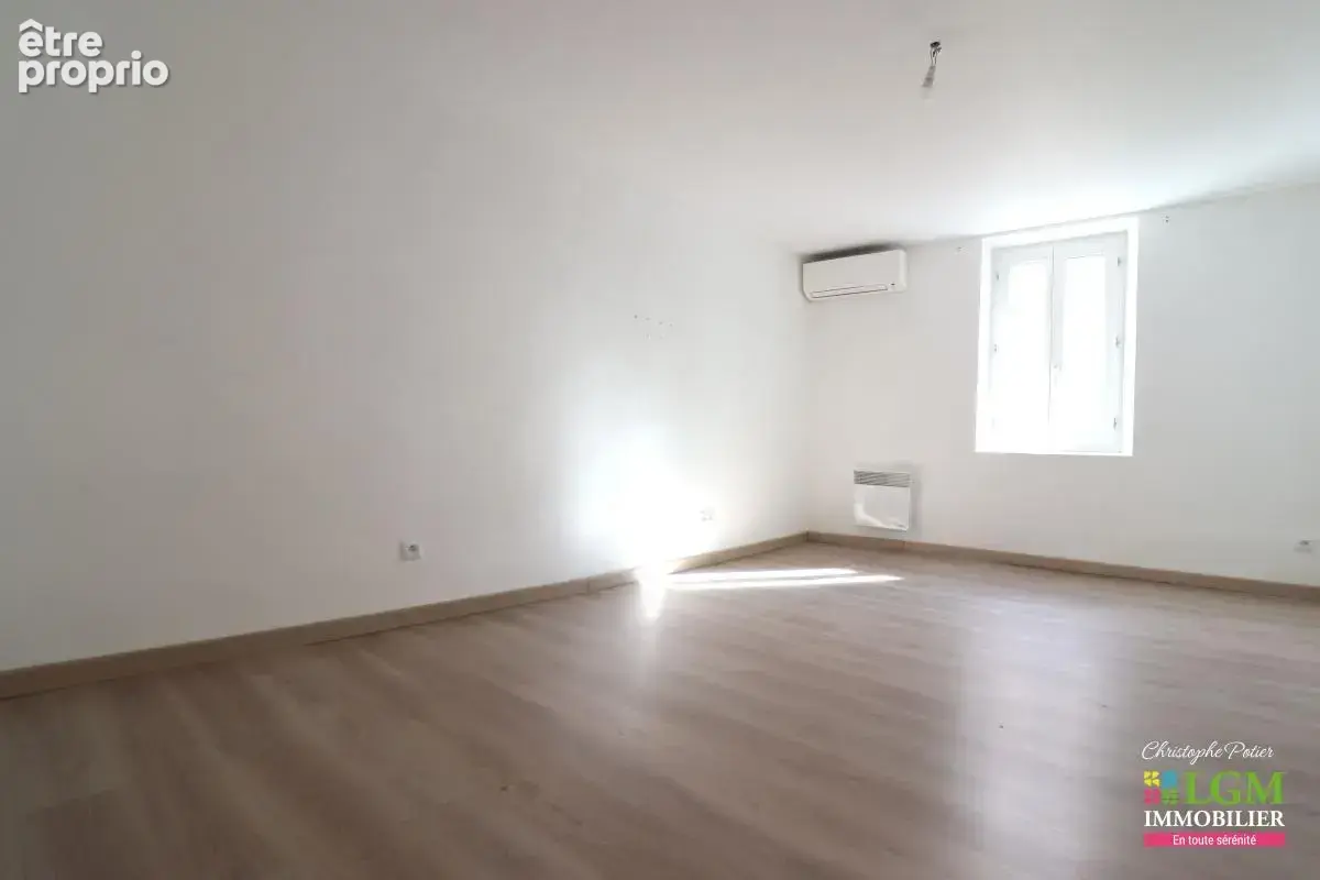 VISAN (84) - De beaux volumes pour cette maison de village de 150 m² avec 3 chambres et vue sur la vallée - photo 7