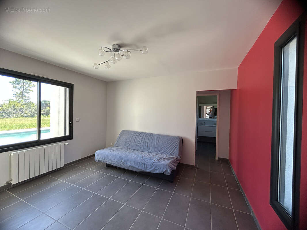 Maison à SAINT-QUENTIN-LA-POTERIE