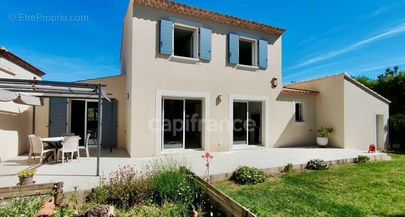 Maison à FONTVIEILLE