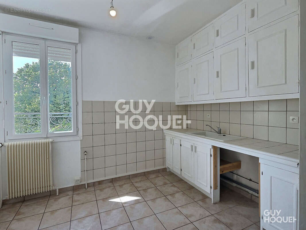 Appartement à GREZIEU-LA-VARENNE