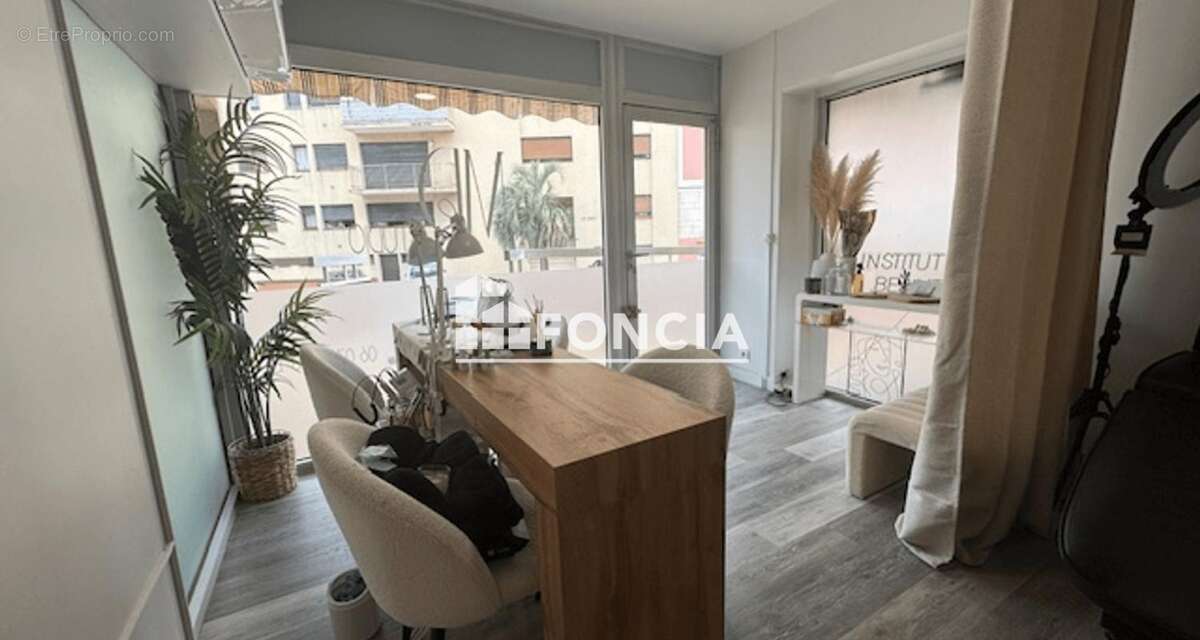 Commerce à CAVALAIRE-SUR-MER