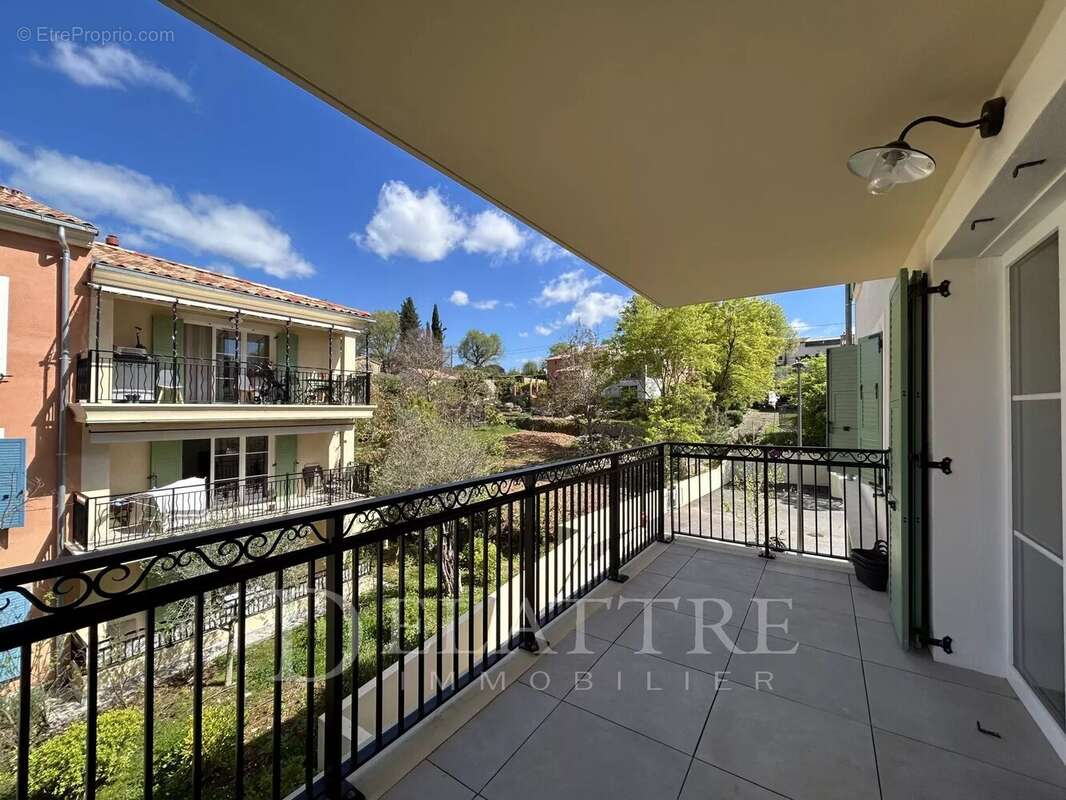 Appartement à ROQUEFORT-LES-PINS