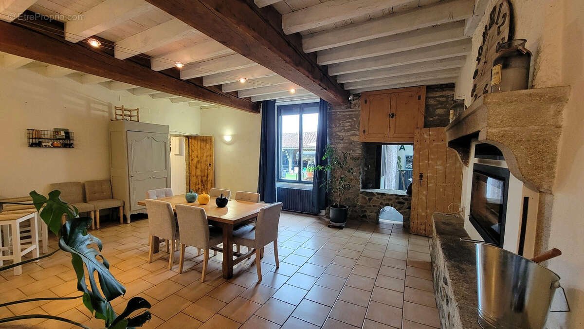 Maison à vendre sur Courlay - Exclu AMP - Baisse de Prix et Frais d'agence réduits ! - photo 5