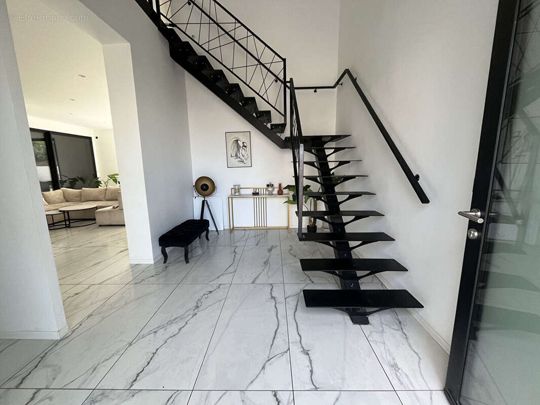 Maison à MONTREUIL-JUIGNE