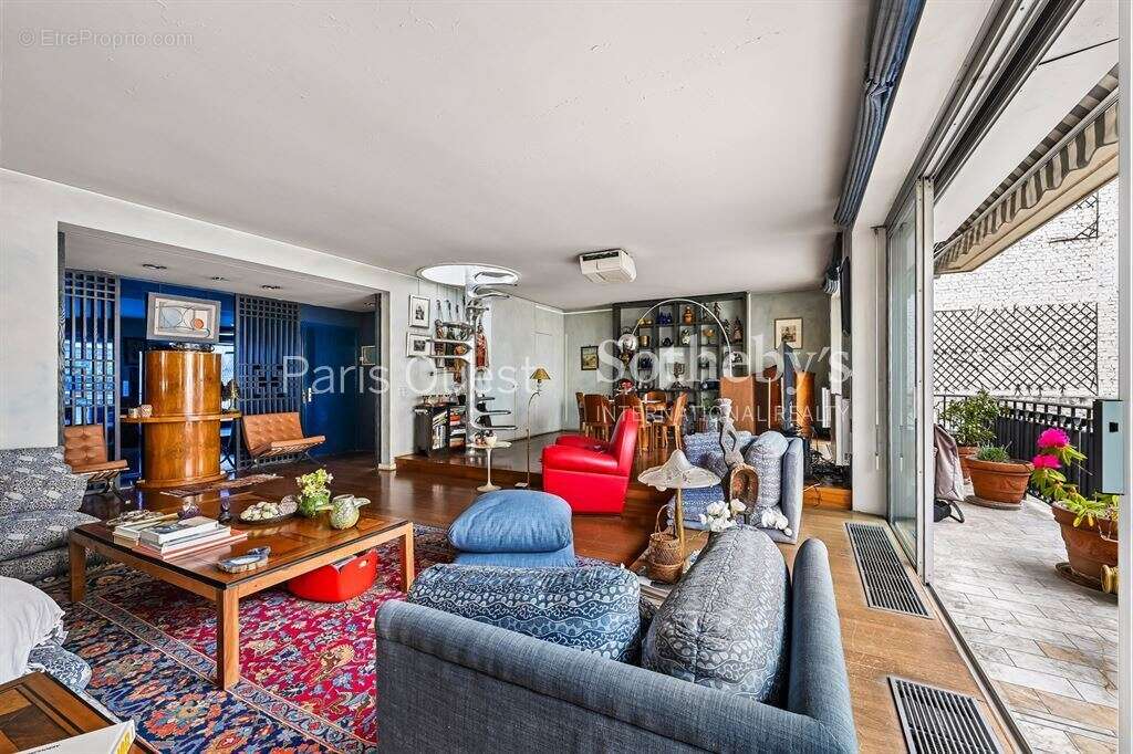 Appartement à NEUILLY-SUR-SEINE