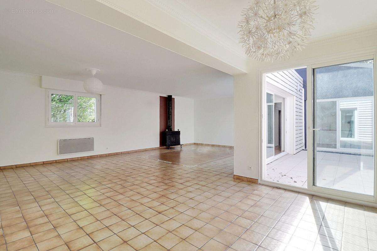 91700 - Plain-pied de 9 pièces - 230 m² - photo 4