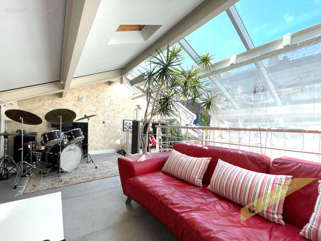 NICE LE PORT / Bas Mont-Boron - Magnifique Loft de 120 m2 hab ouvert sur 2 terrasses aménagées de 110 m2 - photo 3