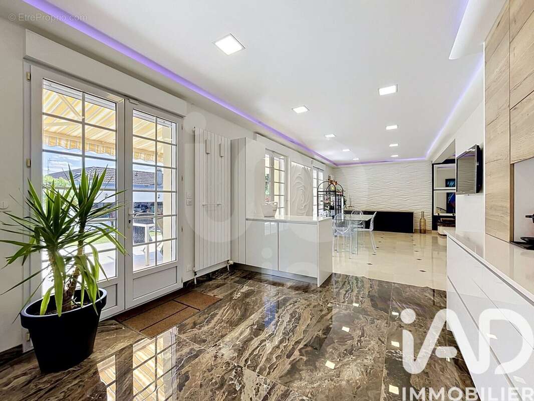 Maison 313 m² à Bry-Sur-Marne  - photo 2