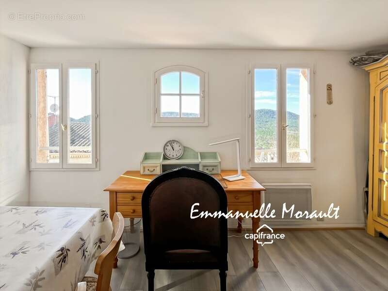 Appartement à BAGNOLS-EN-FORET