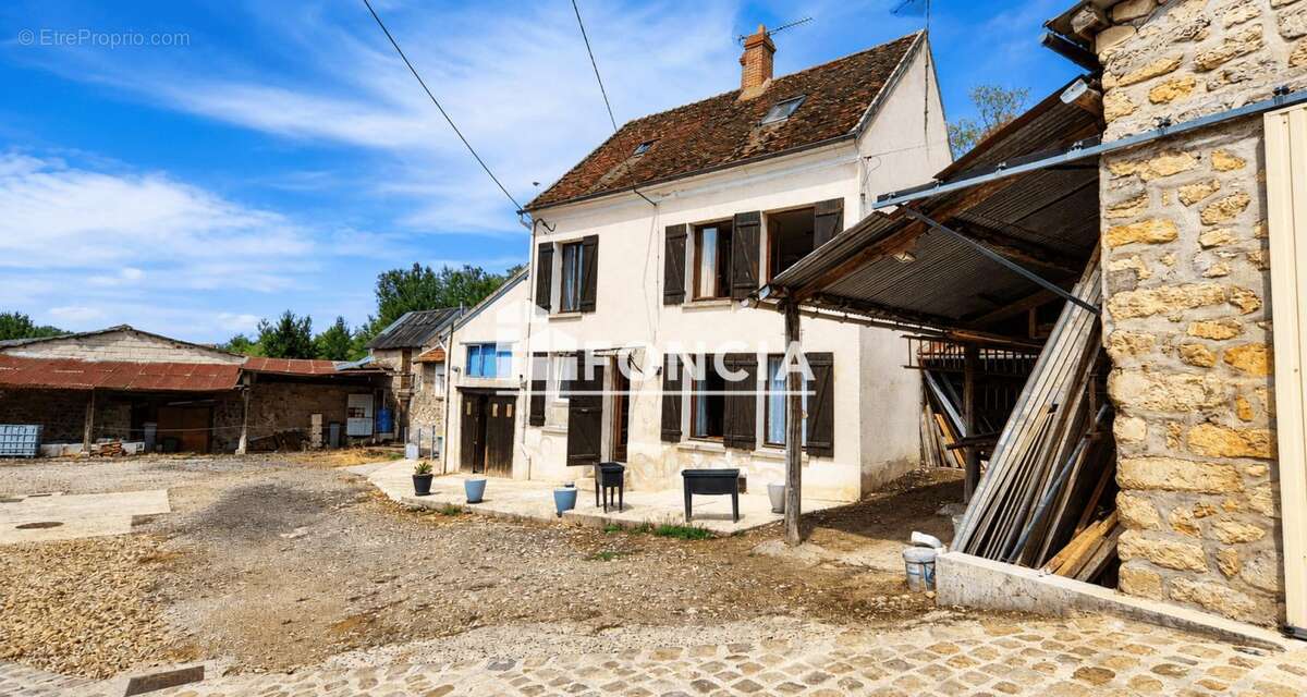 Maison ancienne avec garage, terrasse et beau potentiel d’évolution – Secteur Coincy - photo 12