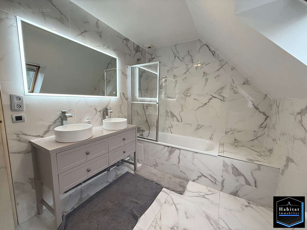 Maison à LE PLESSIS-BELLEVILLE