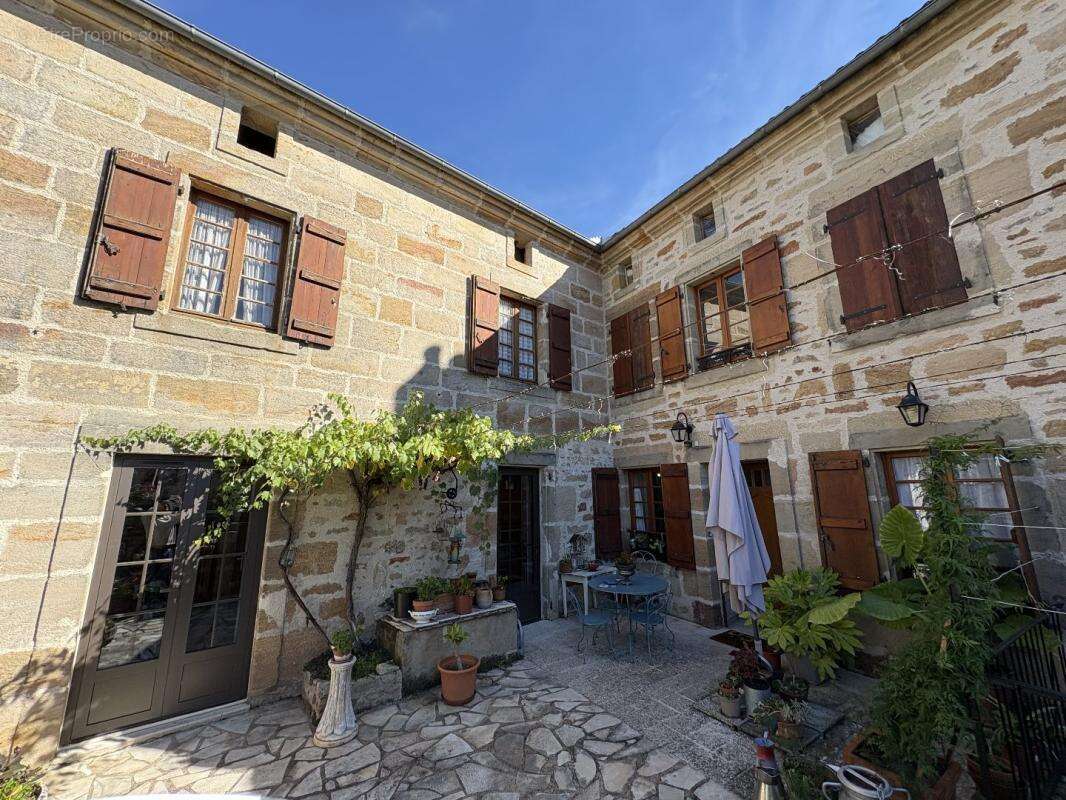 Maison à LACAPELLE-MARIVAL