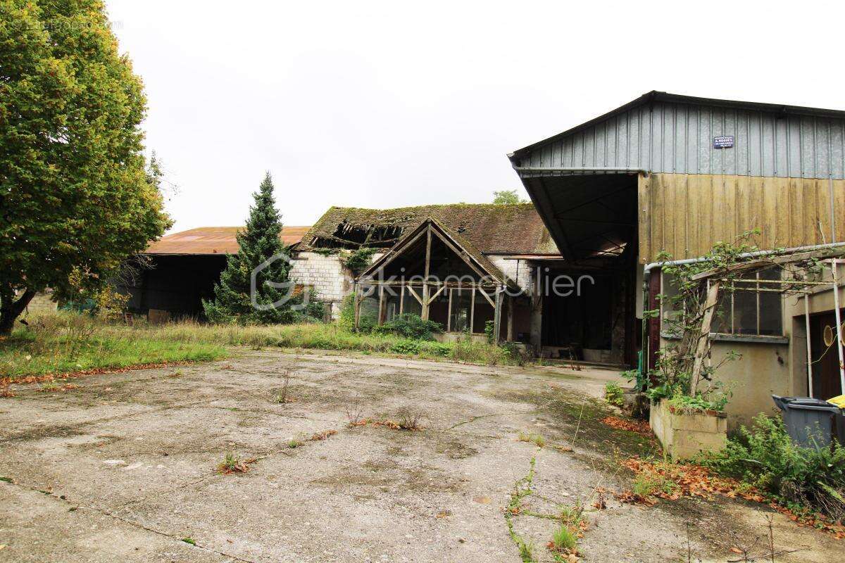 Maison à PLESSIS-SAINT-JEAN