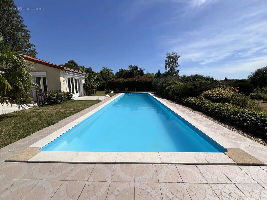 Maison familiale impeccable avec piscine et grand jardin - photo 19