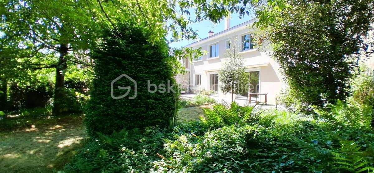 Maison à SECONDIGNY