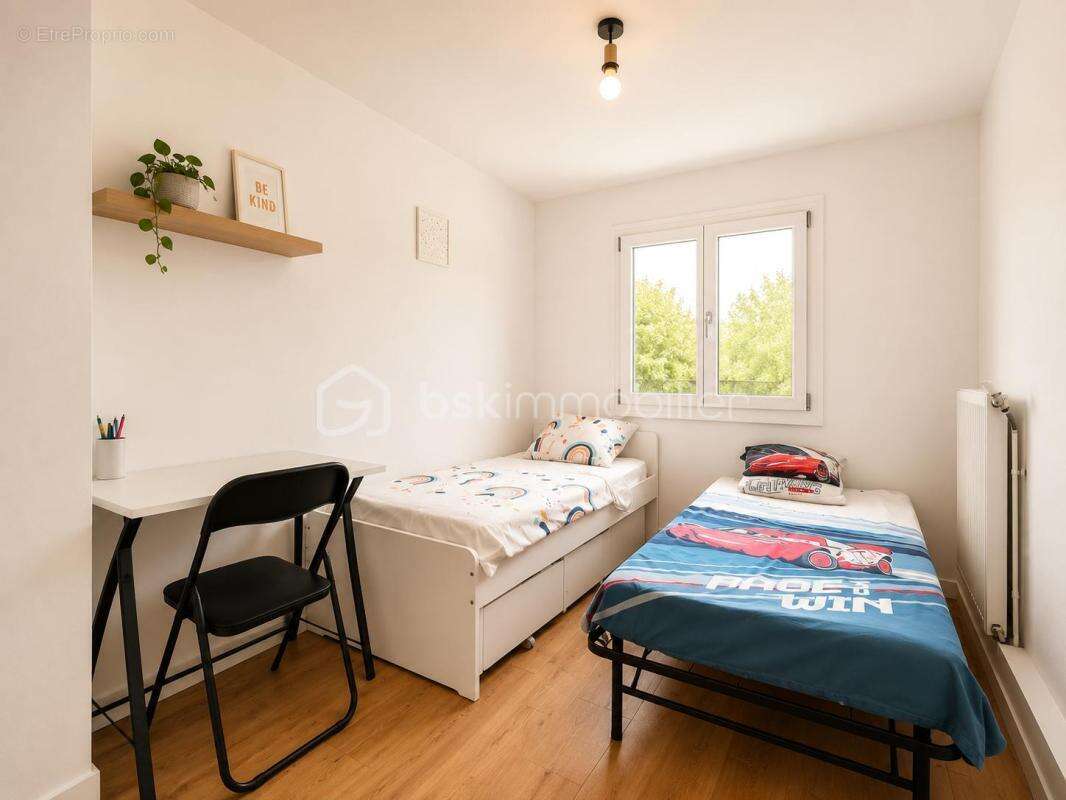Maison familiale 5 pièces - 85 m ² habitables - Terrain de 216 m² - Combles aménagés de 27 m² - Jardin sans vis-à-vis - photo 13