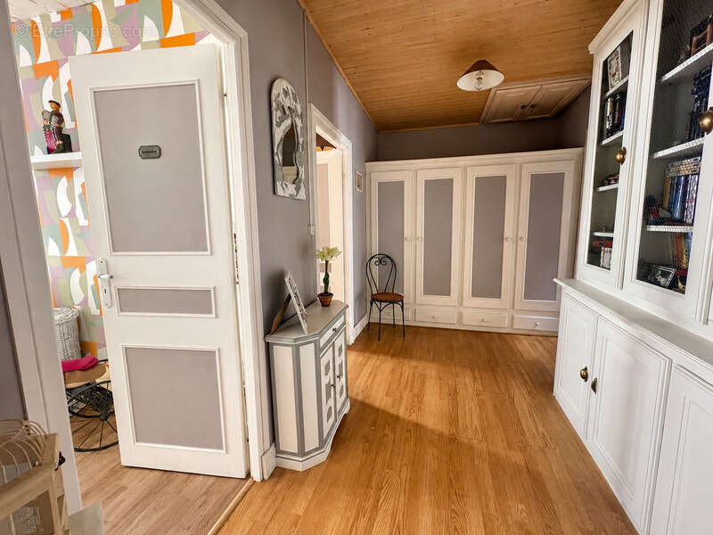 Maison d'habitation 7 pièces à vendre plus trois revenus locatifs MATHA (17) - photo 15