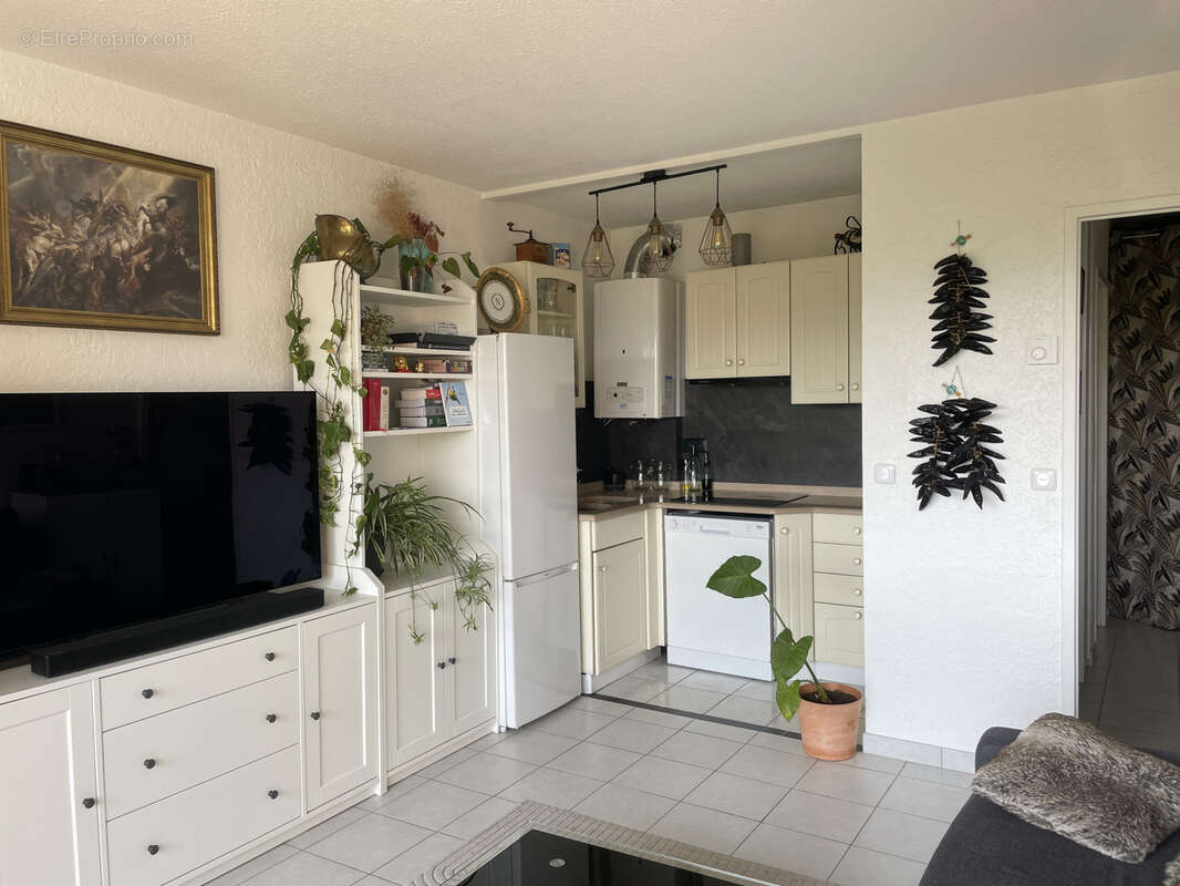 A vendre studio lumineux avec vue sur la Rhune - photo 4