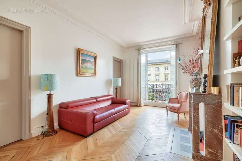 Appartement à PARIS-10E