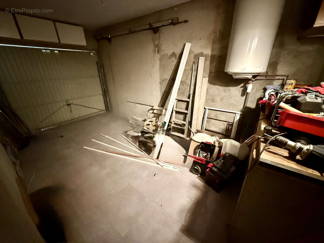 Maison à SAINT-LAURENT-DE-LA-SALANQUE