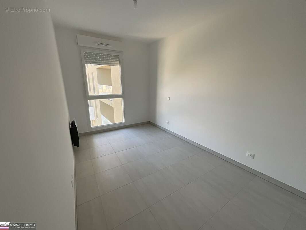 APT T3 offrant 68 m² avec terrasse 15 m² et parking au 3° étage avec ascenseur... - photo 10
