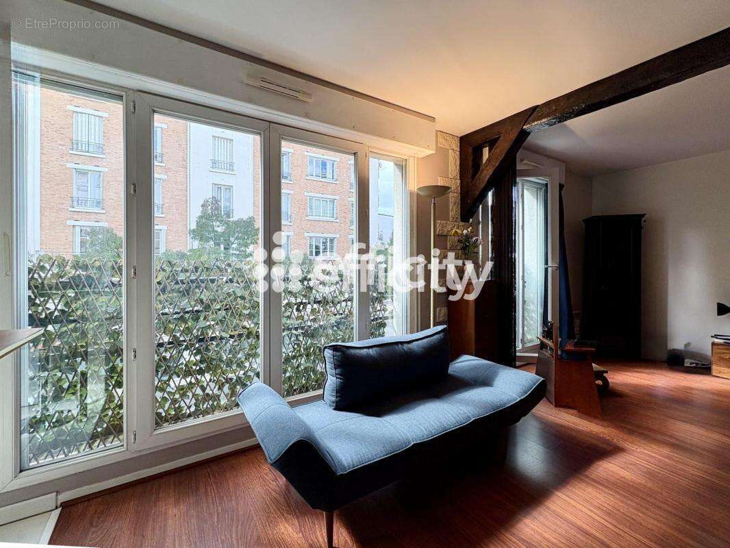 Appartement à COURBEVOIE