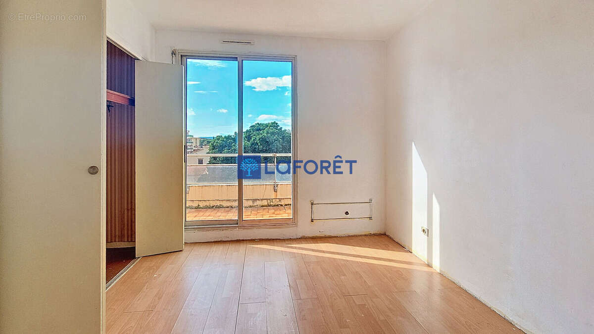 Appartement à SAINT-LAURENT-DU-VAR