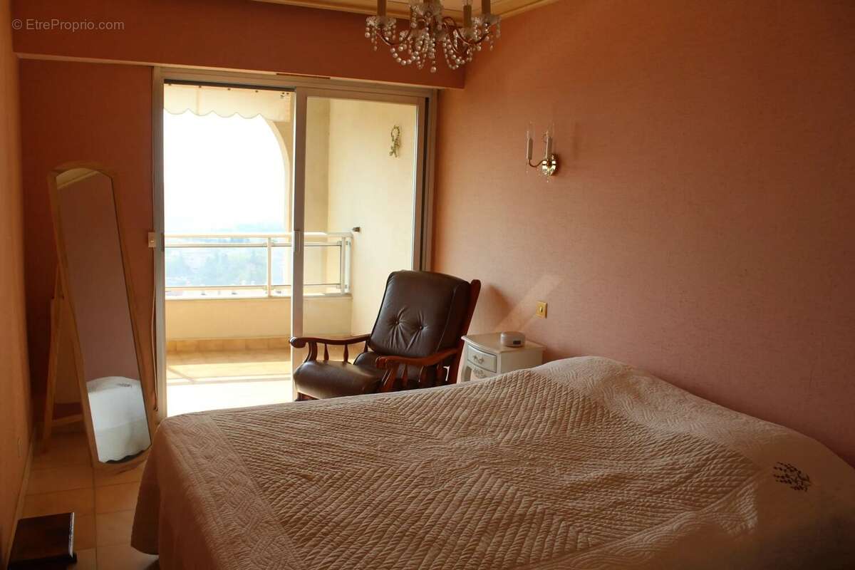 GRASSE, Beau 3 P 70m2 Terrasses vue parking intérieur - photo 10