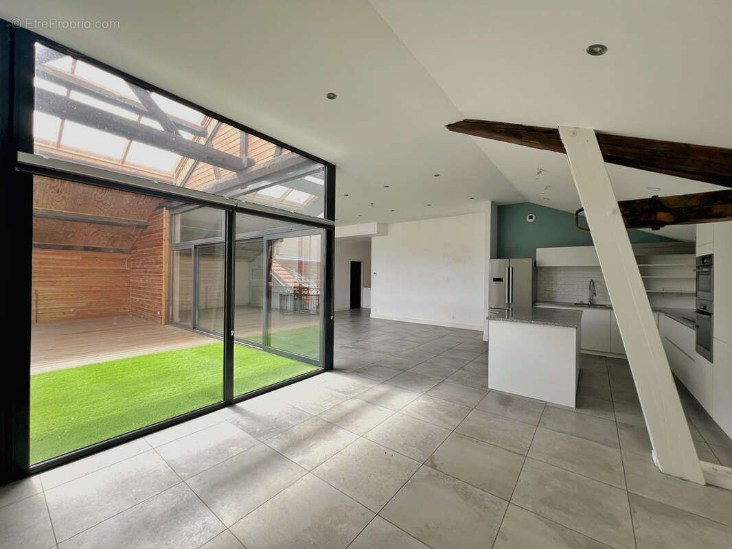 Maison Loft à vendre à Reims, bien atypique avec volumes et cachet - photo 3