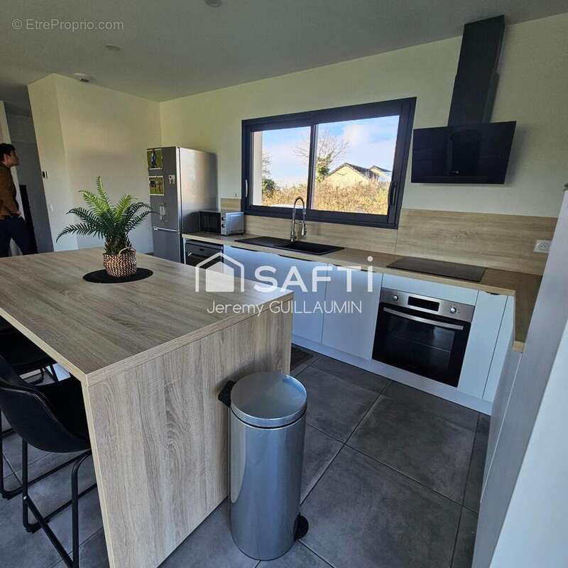 Photo 2 - Maison à CUSSET