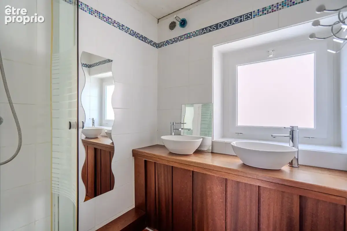 Bègles Proche Barrière - Maison de 188m² avec jardin et garage - photo 16