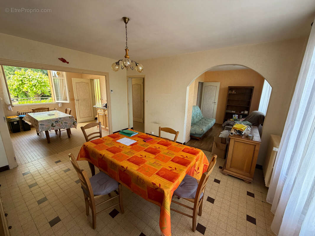 Maison 2 chambres + garage - dependance - terrain - photo 4