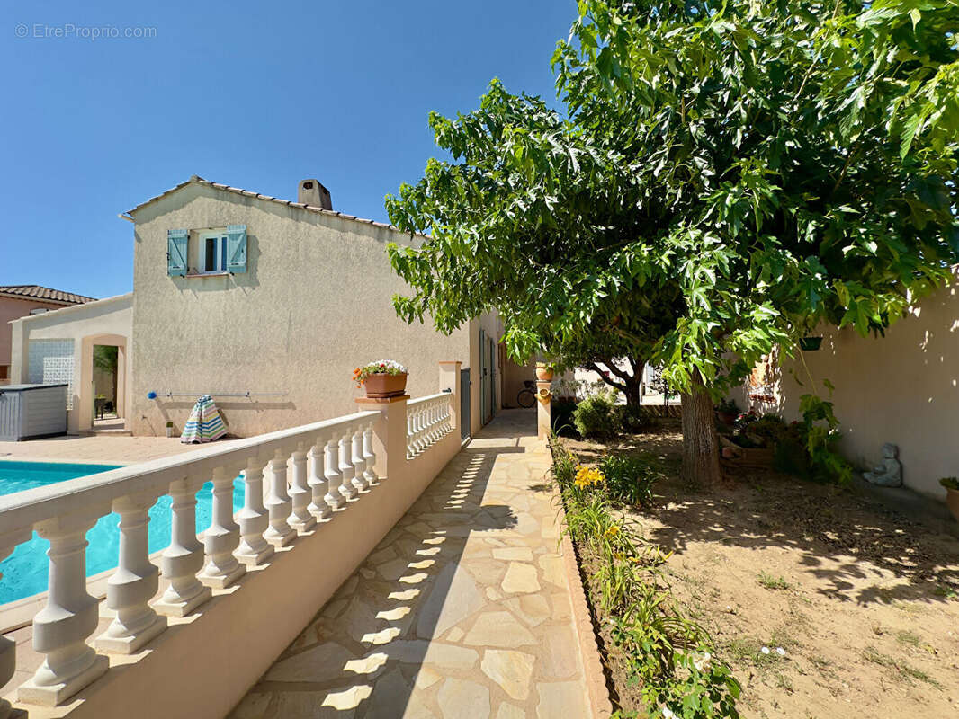 Maison familiale de 114 m² avec piscine, 4 chambres, centre-ville la crau - photo 2